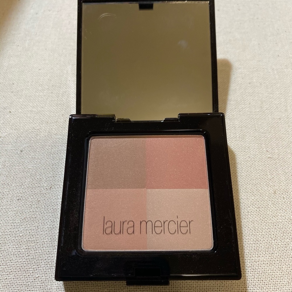 Laura Mercier Illuminating Powder - Mocha Spice